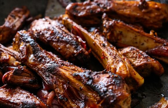 Ile piec żeberka w piekarniku w naczyniu żaroodpornym? Praktyczne wskazówki