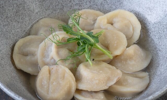 Czy do klusek śląskich dodaje się jajko?