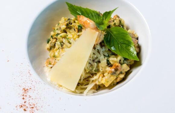 Sałatka z tuńczykiem, ryżem i papryką