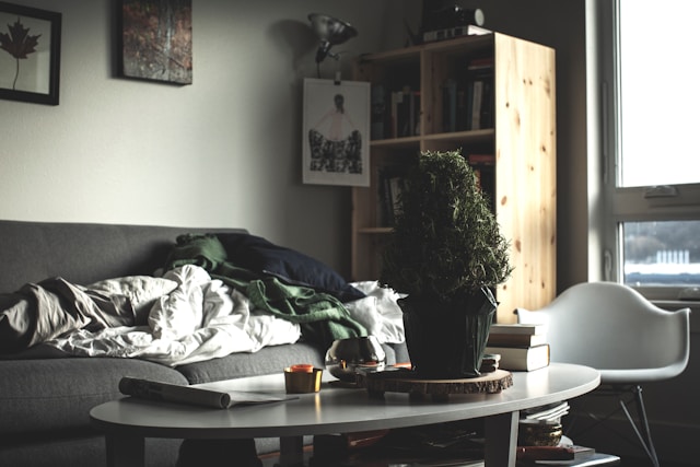 Co oznacza sen o bałaganie w domu i gościach?