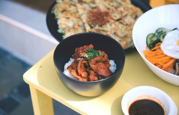 Obiad z piersią z kurczaka i ryżem