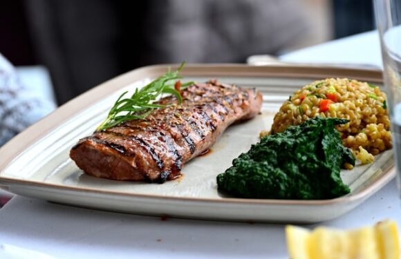 Jak upiec królika, żeby nie był suchy? – sprawdzone sposoby na soczyste mięso