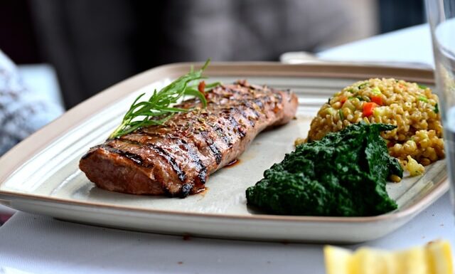 Jak upiec królika, żeby nie był suchy? – sprawdzone sposoby na soczyste mięso