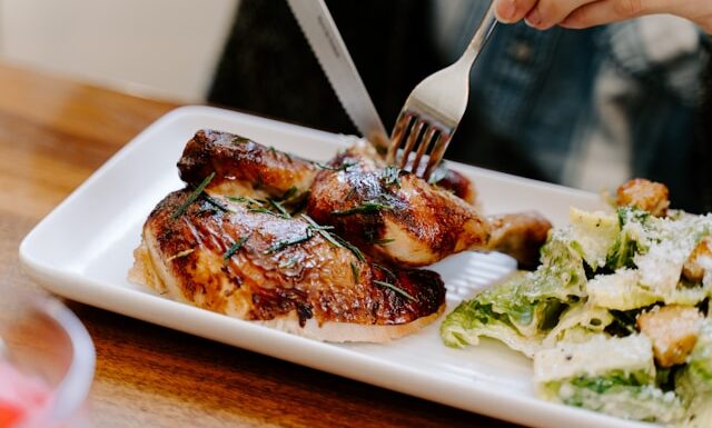 Pierś z kurczaka z mozzarellą na patelni – przepis