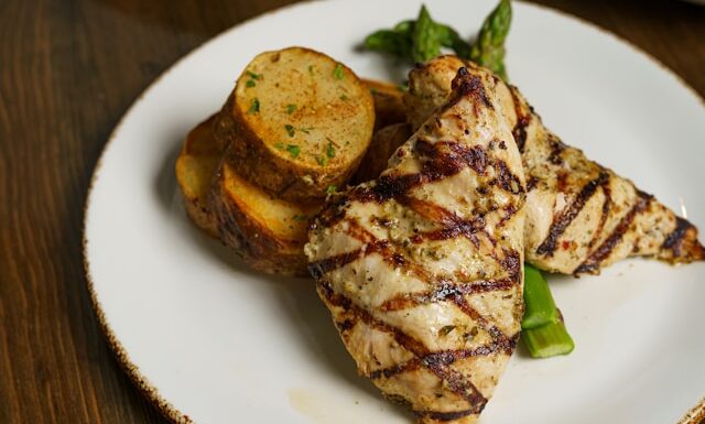 Pierś z kurczaka ze szpinakiem w piekarniku