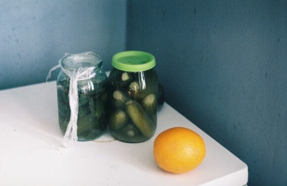 Ogórki z kurkumą na zimę w plastrach