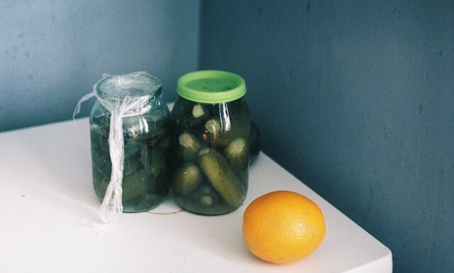 Ogórki z kurkumą na zimę w plastrach