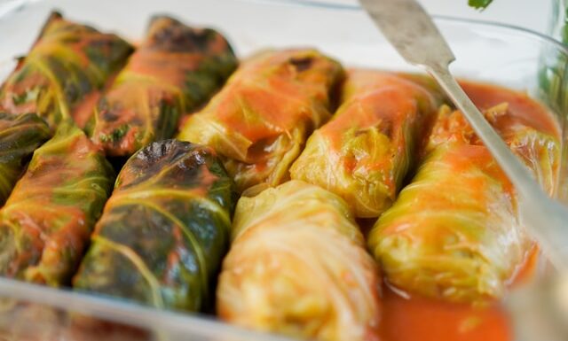 Sposób na miękkie liście kapusty na gołąbki – poznaj sekret babć!