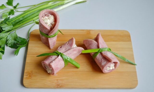 Roladki z szynki z chrzanem i jajkiem