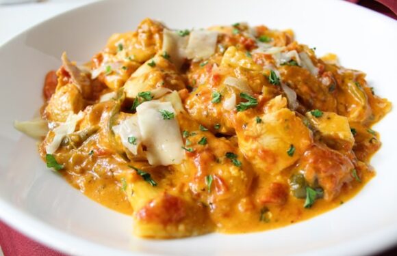 Pierś z kurczaka z mozzarellą i suszonymi pomidorami