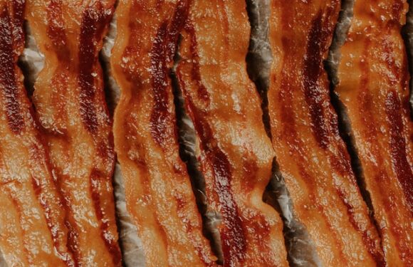 Jak upiec boczek surowy ze skórą w piekarniku – chrupiący i soczysty